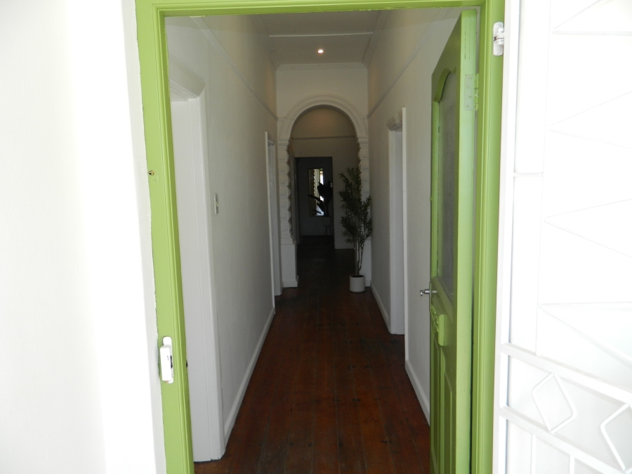 To Let 5 Bedroom Property for Rent in Esterville Western Cape